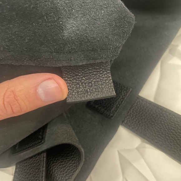 Gucci Logo Print Leather Tote Bag in Black Unisex - Picture 7 of 13